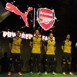 Launching Kostum Tandang Arsenal: Pamer Chant, Halilintar Menyambar, Sampai Bellerin vs Cazorla