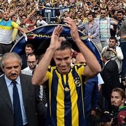Van Persie Siap Balas Sambutan Meriah Fans dengan Trofi
