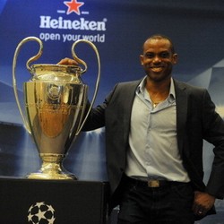 Sunday Oliseh Jadi Pelatih Nigeria