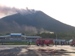 Gunung Gamalama Erupsi, Bandara Sultan Babbulah Ditutup Sementara