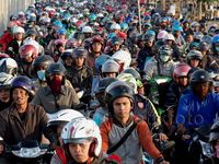 Jembatan Suramadu Dijejali Pemudik Bermotor