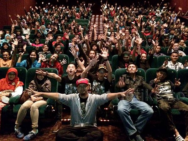 Mengintip Keseruan Nobar Film 'Comic 8: Casino Kings'