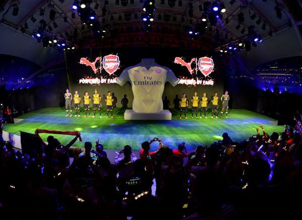 Kemilau Peluncuran Jersey Tandang Baru Arsenal di Singapura