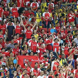 Gegap Gempita Fans Multibangsa Arsenal di Singapura