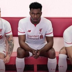 Liverpool Luncurkan Kostum Tandang untuk Musim 2015/2016