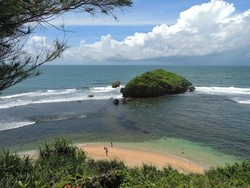 Usai Silaturahmi, Nikmati Indahnya Pantai Ngandong di Gunungkidul