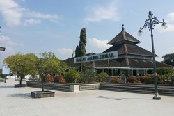 Libur Lebaran, Kunjungi 6 Masjid Bersejarah di Pulau Jawa