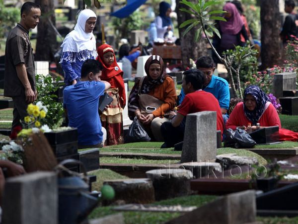 TPU Tanah Kusir Dipadati Peziarah