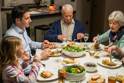 Dengan Trik Makan Ini Tetap Bisa Makan Enak Saat Lebaran Tanpa Takut Gemuk