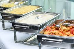 Agar Tampak Rapi dan Menarik, Tata Meja Prasmanan dengan Cara Ini