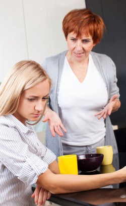 Cara Mengubah Pandangan Calon Mertua yang Dingin Terhadap Anda