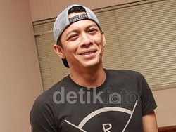 Ariel Ikut Lebaran Bareng Keluarga Sophia Latjuba