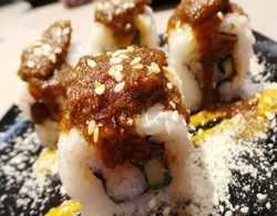 Bosan Makan Rendang dengan Ketupat? Olah Saja Jadi Sushi dan Nasi Goreng