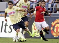 Dalam pertandingan yang berlangsung di CenturyLink Field, Seattle, Sabtu (18/7/2015), MU menurunkan tiga rekrutan barunya Schneiderlin, Matteo Darmian, dan Memphis Depay sebagai starter. Anthony Bolante Livepic/Reuters/detikFoto.         