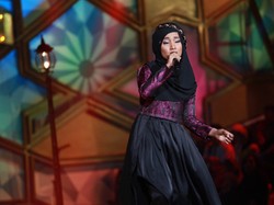 Lebaran, Fatin Lahap Ketupat Buatan Sang Nenek