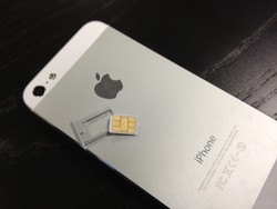 Apple & Samsung Depak Kartu SIM, Produsen Lemas