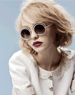 Lily-Rose Depp Terpilih Jadi Bintang Iklan Terbaru Kacamata Chanel