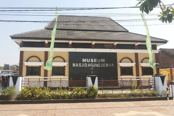 Menilik Koleksi Museum Masjid Agung Demak