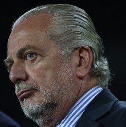 De Laurentiis dan Mimpi Mengitaliakan Napoli