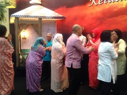 Gelar Halal bi Halal, Bos Pertamina Duet Bareng Band Gigi