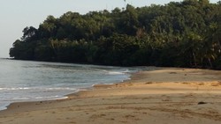 Siapa Sangka, Singkawang Punya Pantai nan Cantik!
