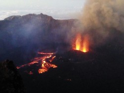 Seperti Ini Bentuk Kawah Gunung Raung Pasca Meletus