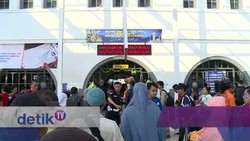 Pasca Lebaran Stasiun Senen Masih Dipadati Pemudik