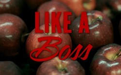 Ini Cara Praktis Mengupas Pisang dan Menggigiti Apel!