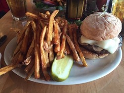 Ini 10 Burger Enak dari Berbagai Negara Bagian Amerika yang Wajib Dicicipi (2)