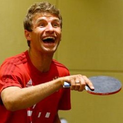 Ketika Mueller dan Lahm Ditantang Juara Dunia Tenis Meja