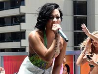 Pool Party! Demi Lovato Superseksi di Video Klip Baru
