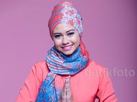 Yuki Kato Cantik dalam Balutan Hijab