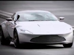 Intip Aksi Kejar-kejaran 2 Mobil Super di Film James Bond Spectre