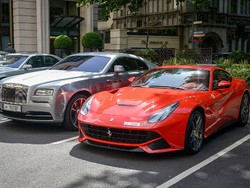 Hindari Cuaca Panas Saat Idul Fitri, Orang Tajir Arab Boyong Mobil Mewah ke London