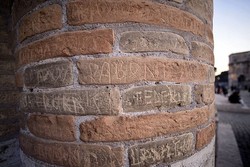 Pahat Nama di Colosseum, Turis Libanon Terancam Denda Rp 292 Juta