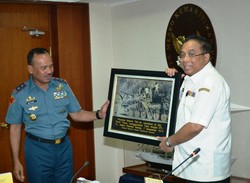 Sambut HUT RI, Marinir Akan Daki Carstensz & Tanam Terumbu Karang