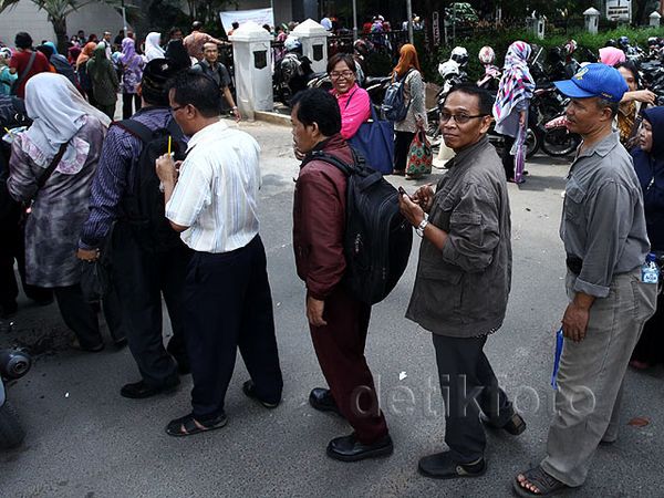 Ribuan Guru Honorer Antre untuk Jadi PNS
