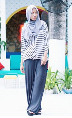 Hijab Style: Tampil Stylish ala Model Muslimah Rhily Zoro