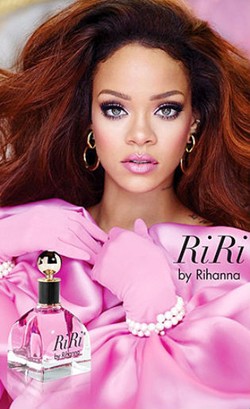 Rihanna Berubah Jadi Barbie di Iklan Parfum Terbaru