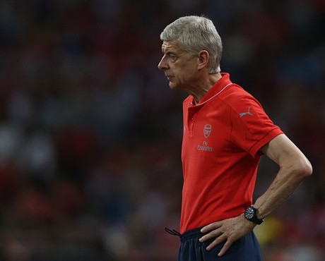 Wenger Sentil Kebijakan Transfer MU