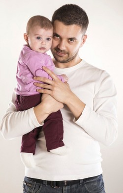 Tak Hanya Wanita, Pria Pun Bisa Mengalami Kegemukan Pasca Anak Lahir