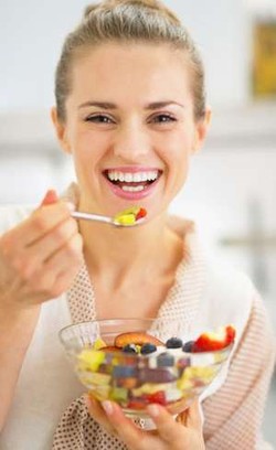 4 Cara Atasi Keinginan Makan Berlebihan Saat PMS