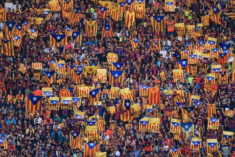 Karena Bendera dan Nyanyian, Barcelona Dihukum UEFA