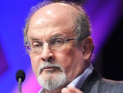 Protes Penghargaan untuk Charlie Hebdo, Salman Rushdie Angkat Bicara