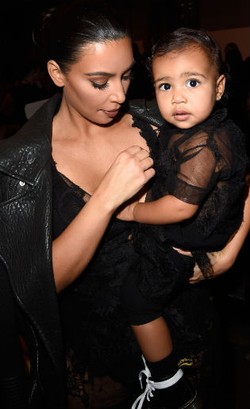 Baru 2 Tahun, Putri Kim Kardashian Sudah Punya Pelatih Olahraga Pribadi