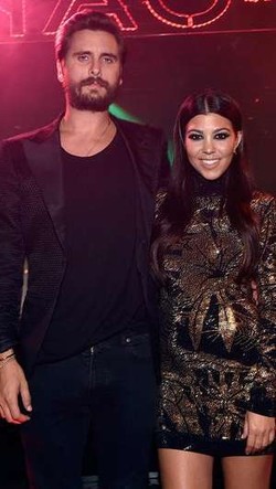 Kourtney Kardashian Habiskan Waktu Bersama Scott Disick Pasca Diselingkuhi