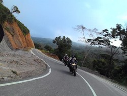 Perjalanan TVS Apache di Tanah yang Terangkat