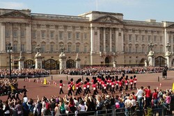 Dijamu Ala Tamu Spesial di Istana Kerajaan Inggris, Mau?