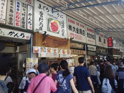 Di Jepang, Pasar Ikan Saja Ramai Oleh Turis