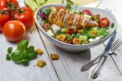 Punya Sisa Ayam Panggang? Olah Saja Jadi Sandwich dan Salad yang Lezat